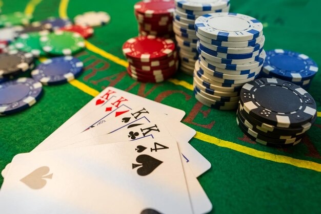 bet138 slot mobile app home screen showing live casino tables and sportsbook markets